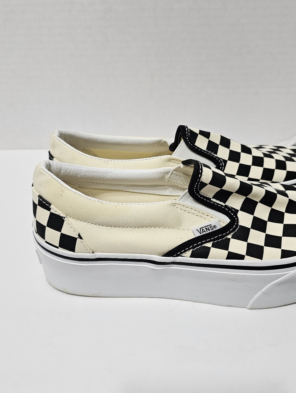 Vans Off The Wall Cream & Black Slip Ons - Picture 3 of 7